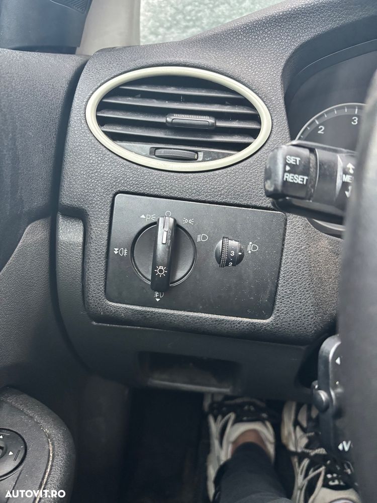 Ford Focus 1.6 TDCi Ambiente - 8