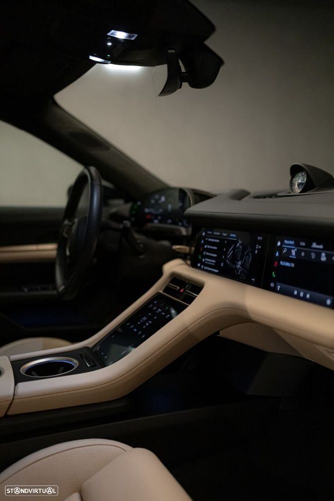 Porsche Taycan Turbo - 27