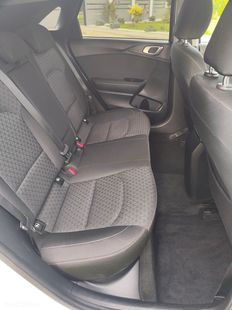 Kia Ceed 1.6 CRDi SCR L Business Line Plus - 17