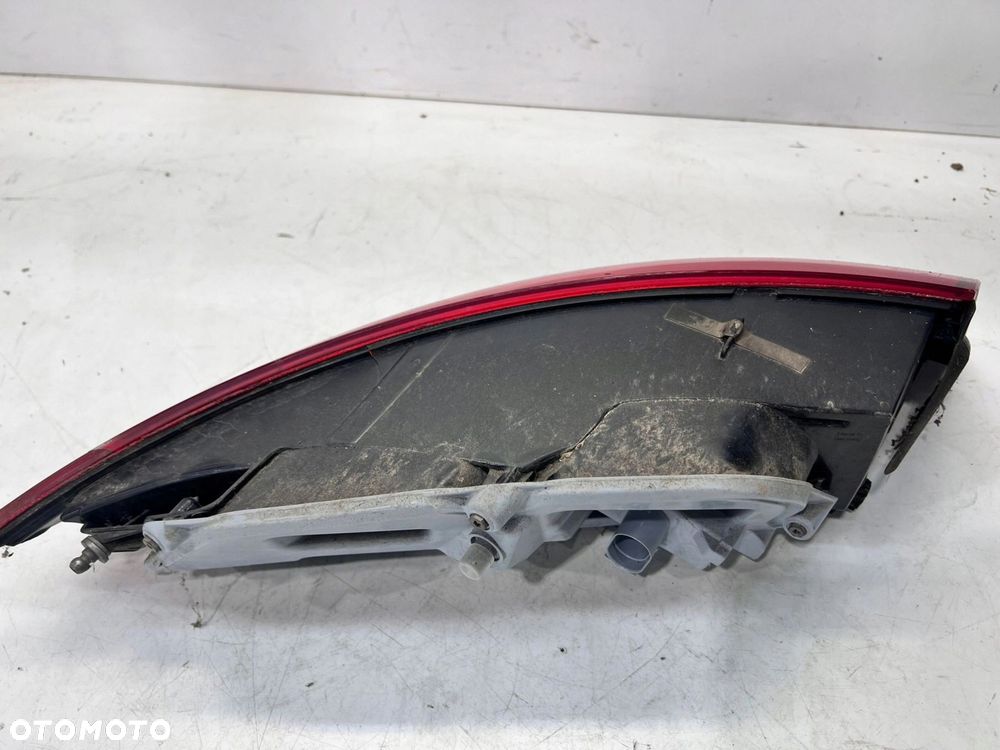 LAMPA PRAWY TYŁ AUDI TT 8J0945096C USZK. - 5