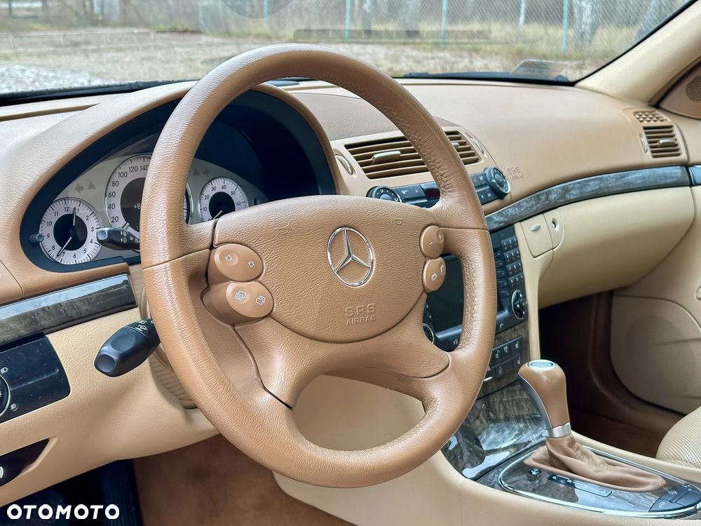 Mercedes-Benz Klasa E 500 4Matic Automatik Avantgarde - 23