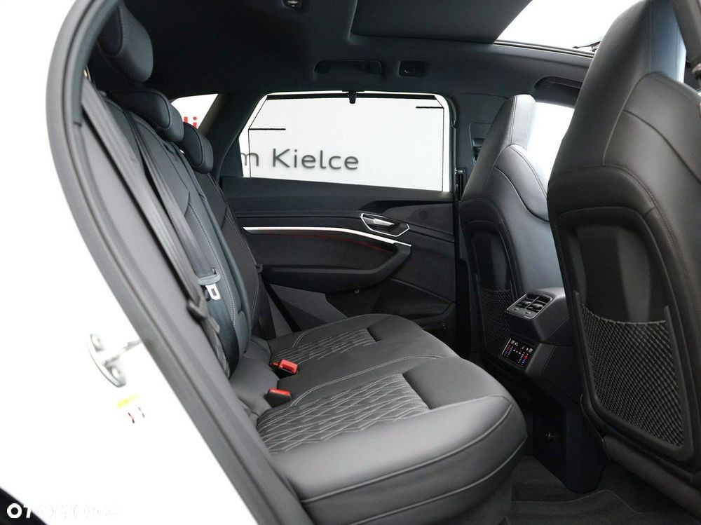 Audi SQ8 e-tron - 30