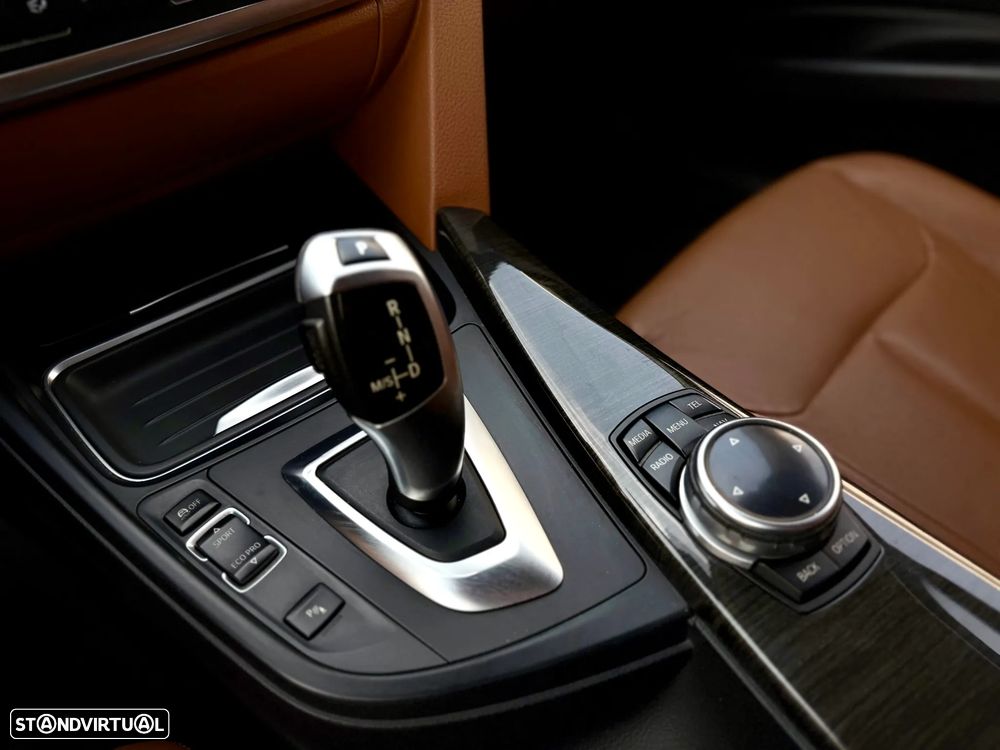 BMW 320 d Auto Line Luxury - 25