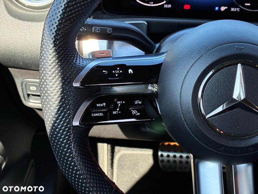 Mercedes-Benz GLB - 11