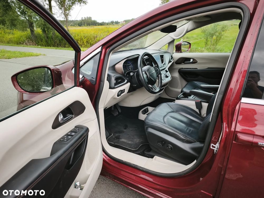 Chrysler Pacifica - 17