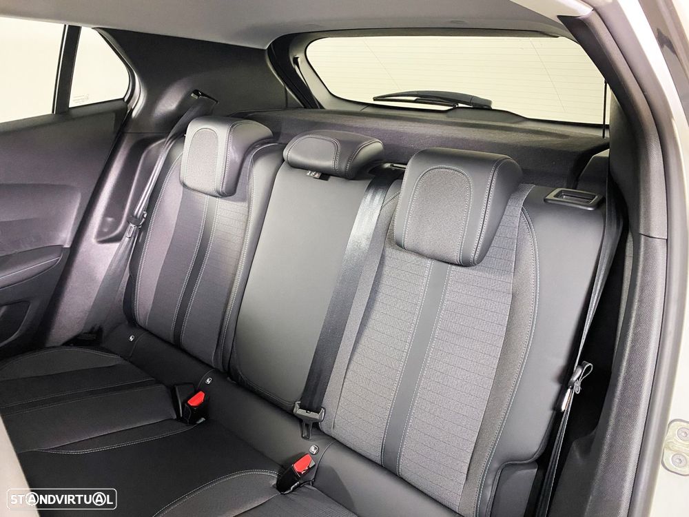 Peugeot 2008 1.2 PureTech Allure Pack EAT8 - 19