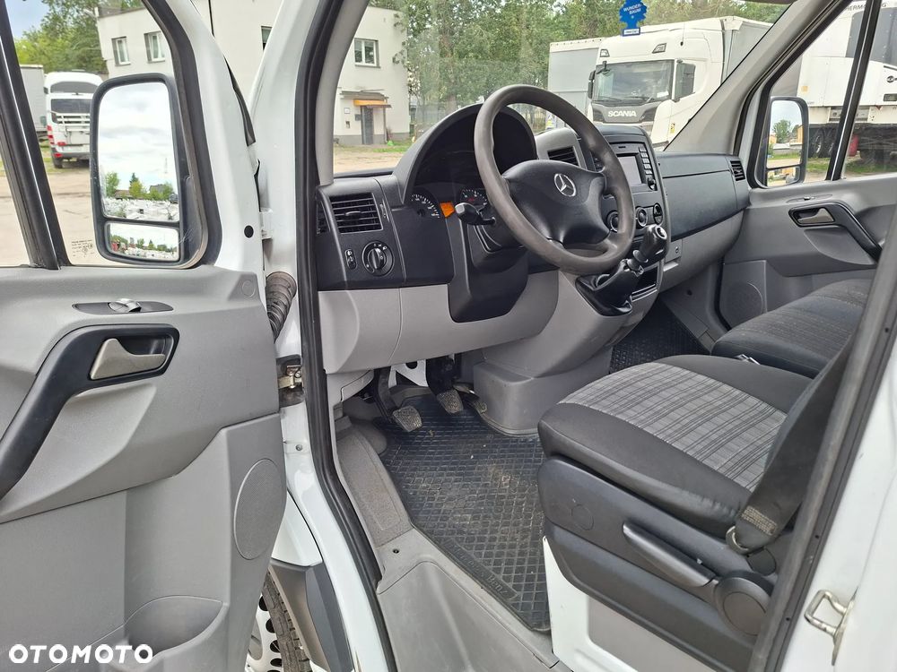 Mercedes-Benz Sprinter - 12