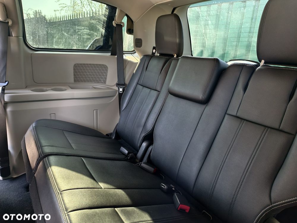 Chrysler Town & Country ver-3-6-touring - 19