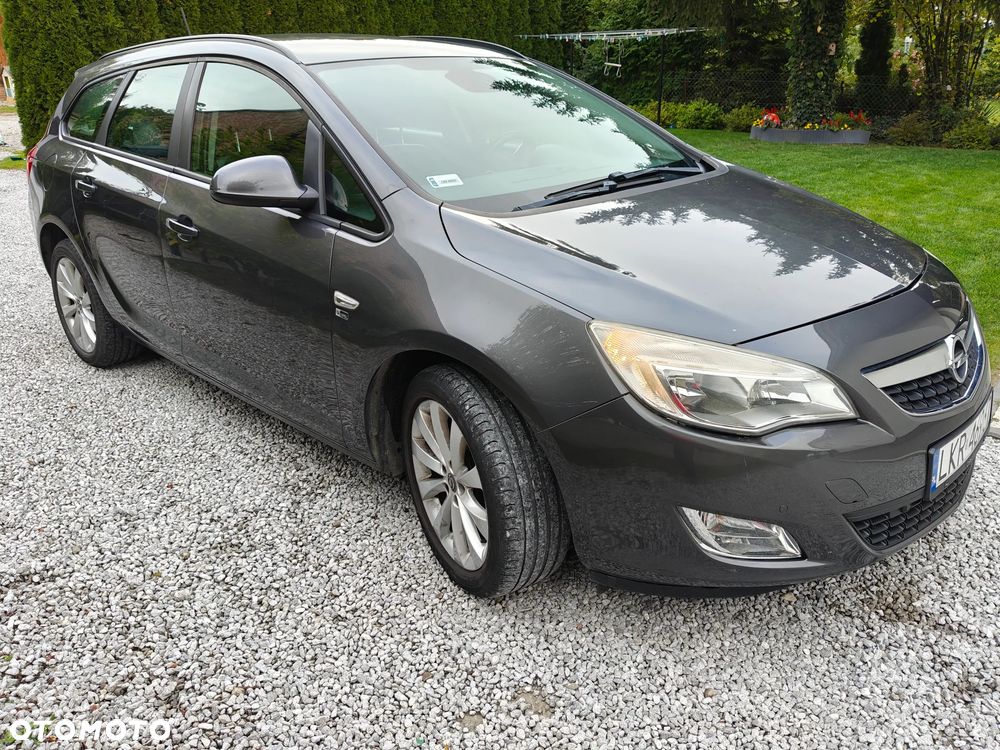 Opel Astra 2012 photo 2
