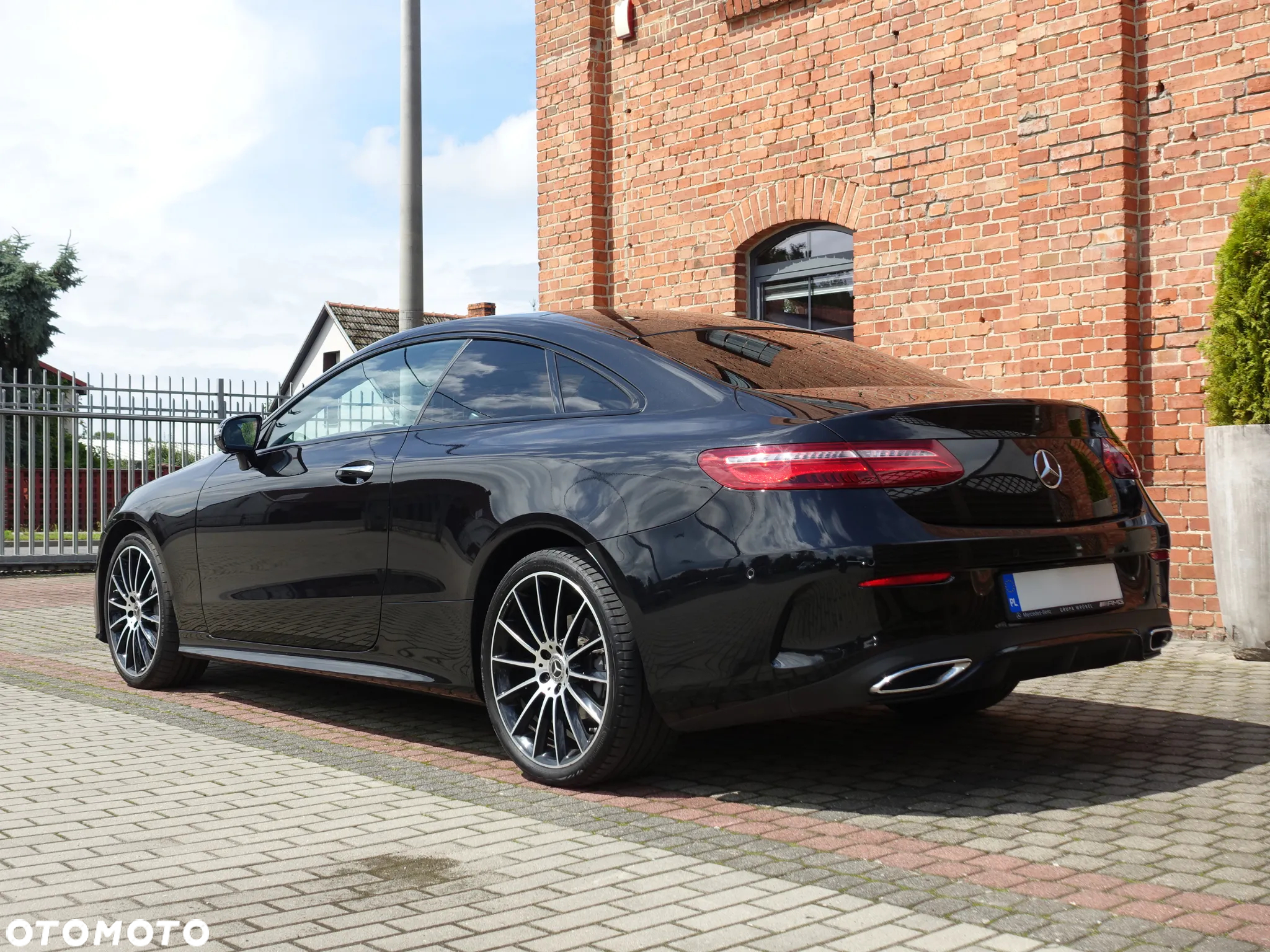 Mercedes-Benz Klasa E 220 d Coupe 4-Matic AMG - 3
