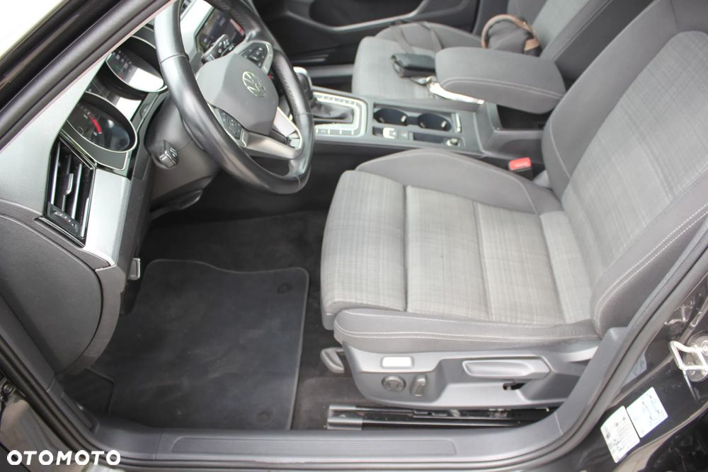 Volkswagen Passat 2.0 TDI SCR DSG Comfortline - 12