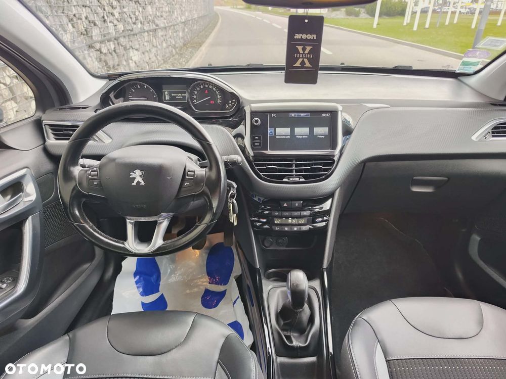 Peugeot 2008 1.2 Pure Tech Allure S&S - 6