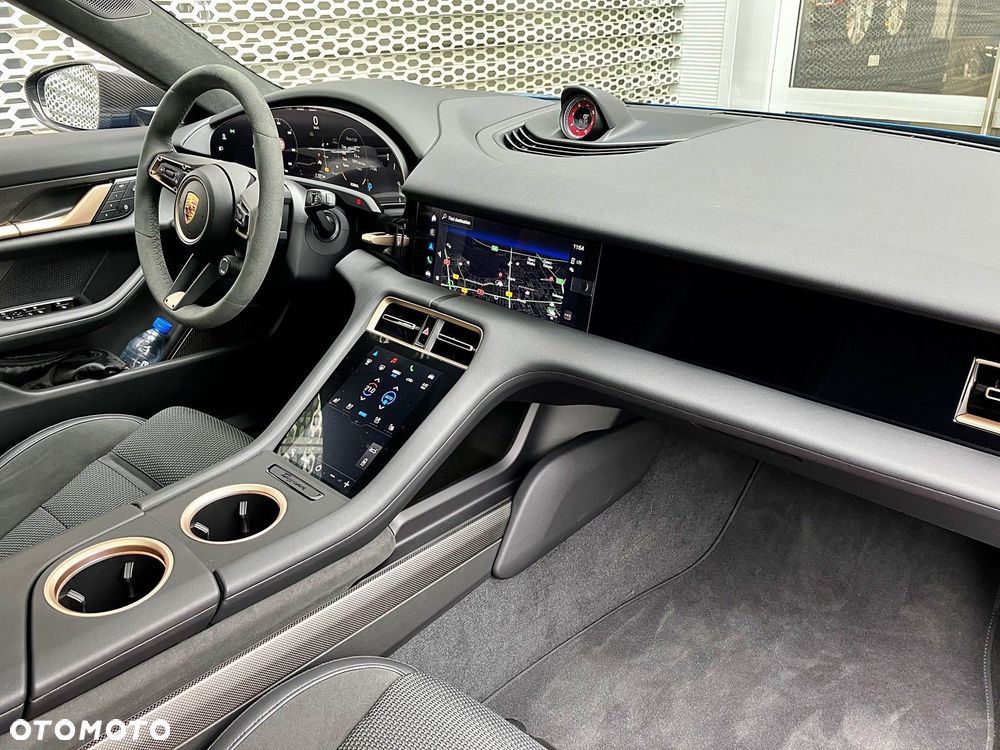 Porsche Taycan Turbo S - 29
