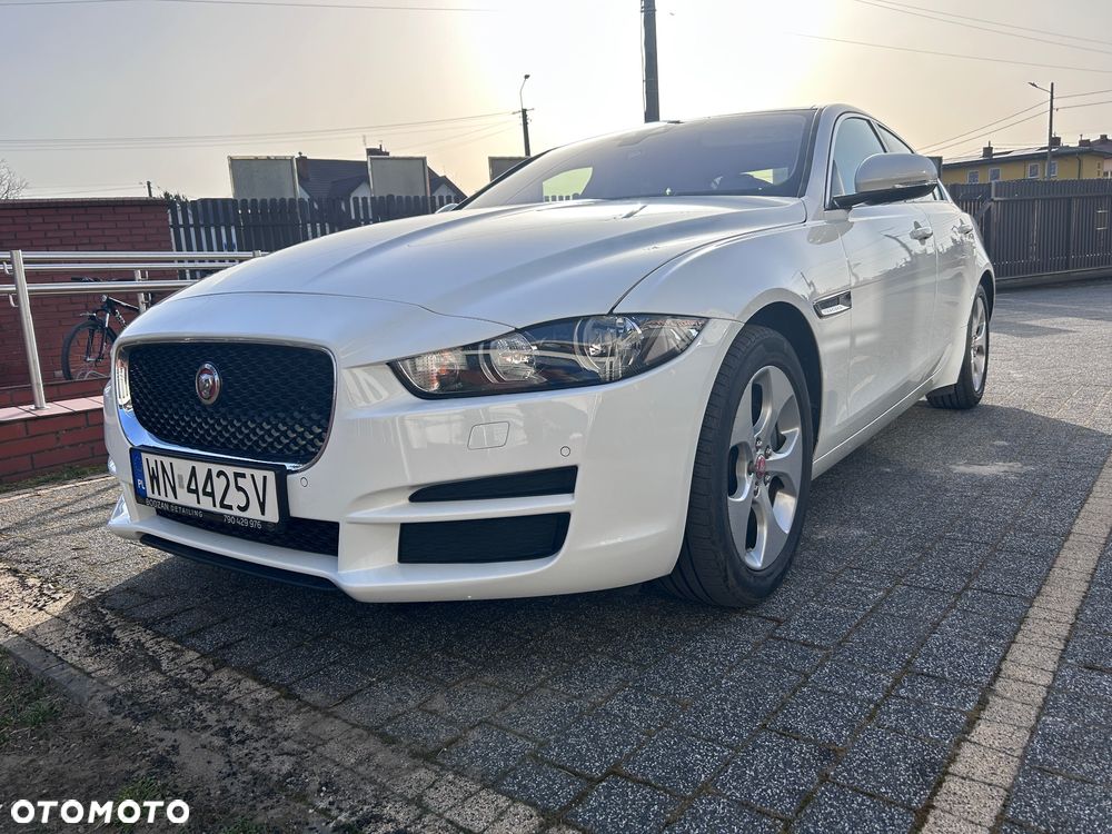 Jaguar XE 25t Pure - 1