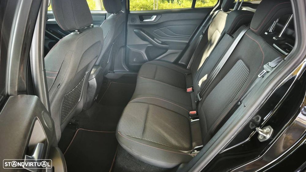 Ford Focus SW 1.0 EcoBoost MHEV ST-Line - 36