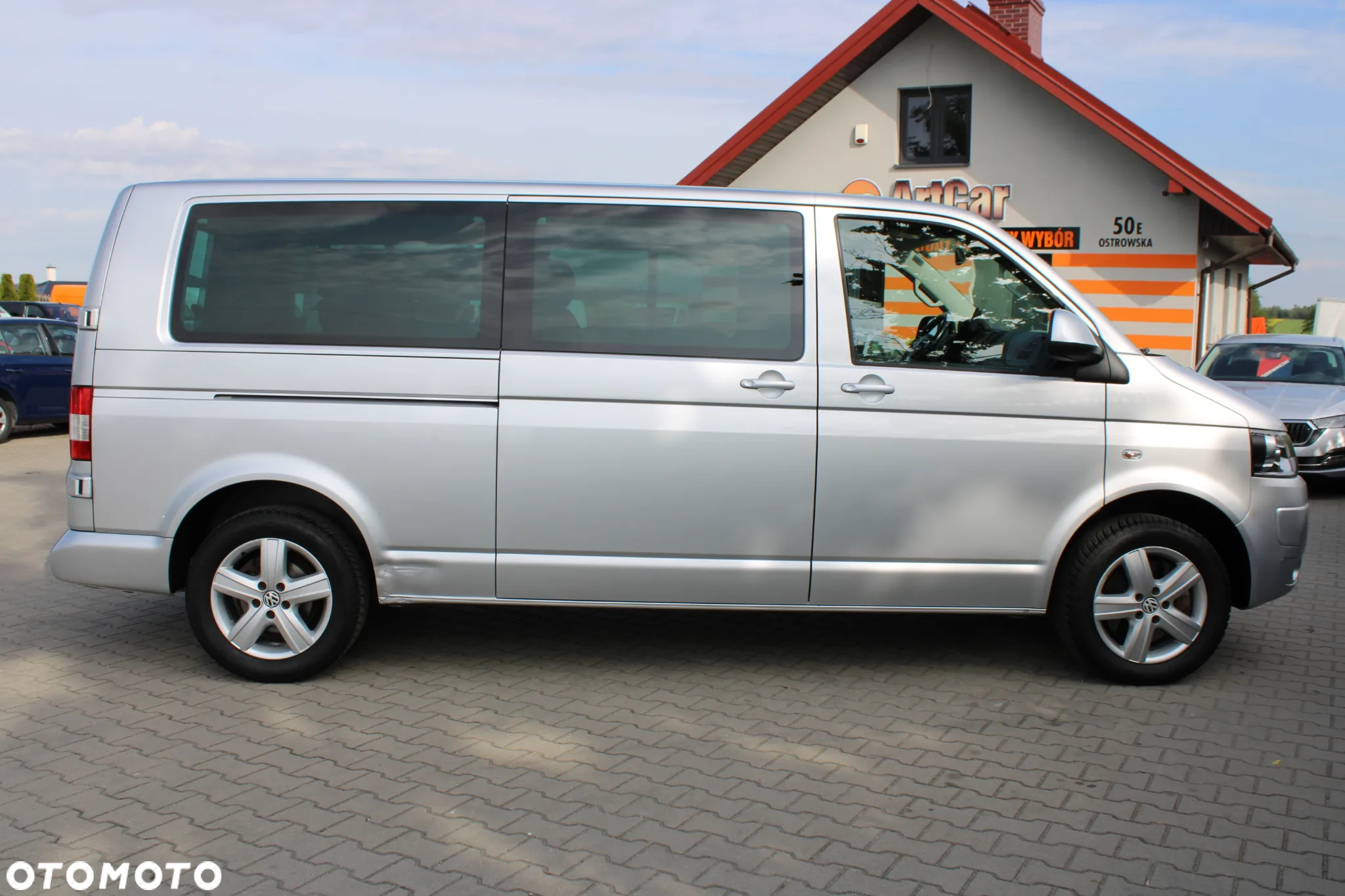 Volkswagen Caravelle - 11