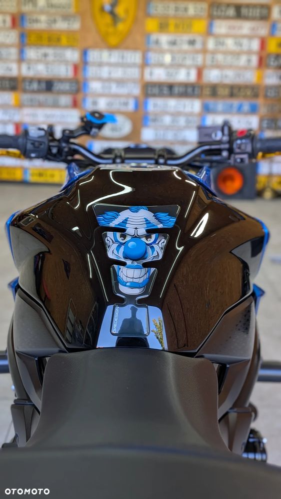 Suzuki GSX - 6