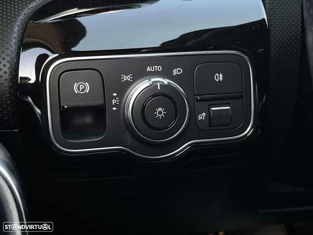 Mercedes-Benz A 180 Limousine d AMG Line Aut. - 29
