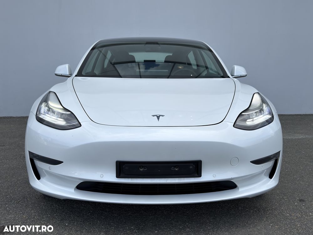 Tesla Model 3 - 3