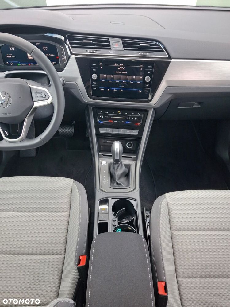 Volkswagen Touran - 28