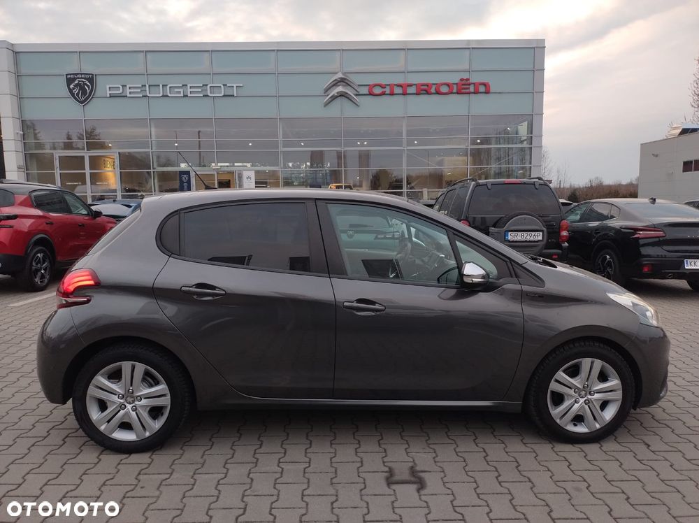 Peugeot 208 - 1