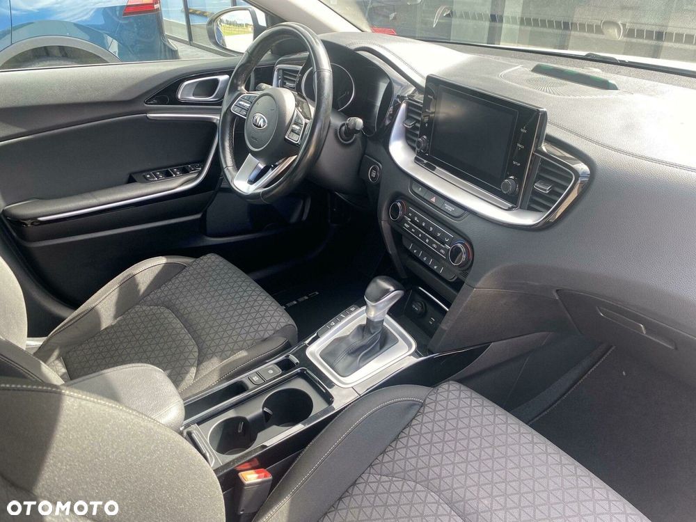 Kia Ceed - 11