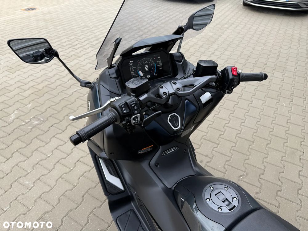 Yamaha Tmax - 12