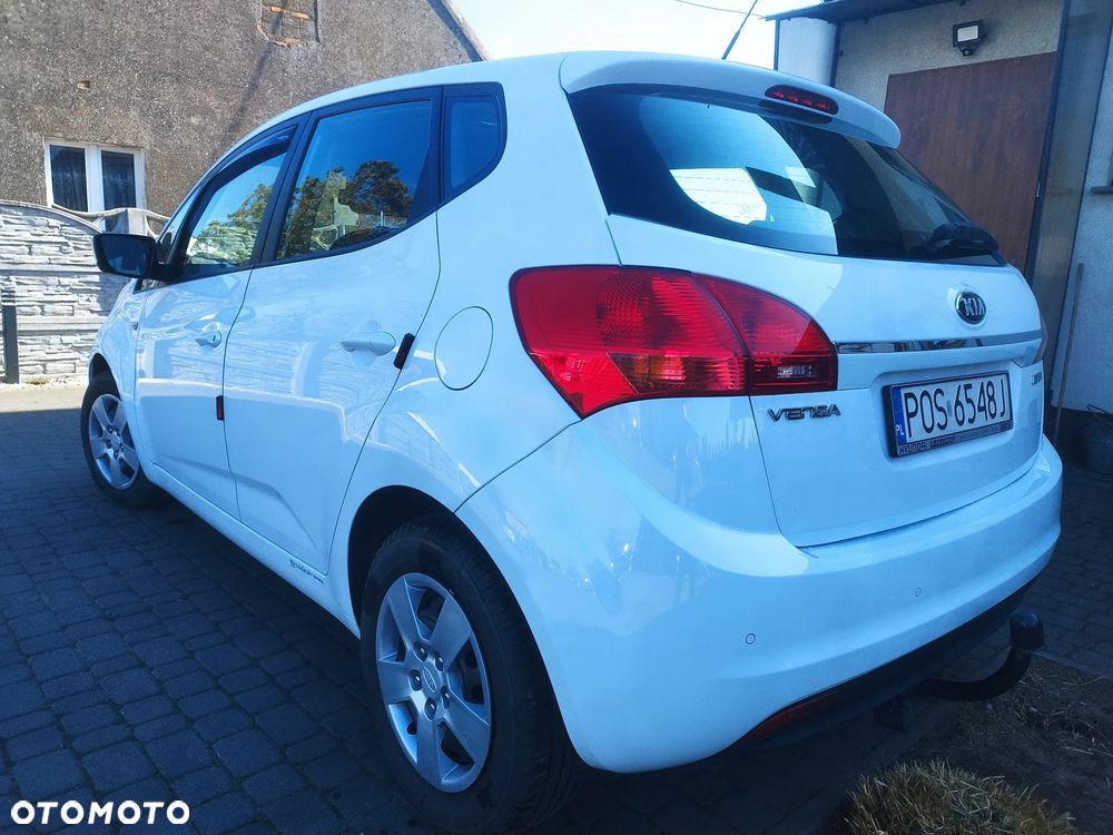 Kia Venga - 24