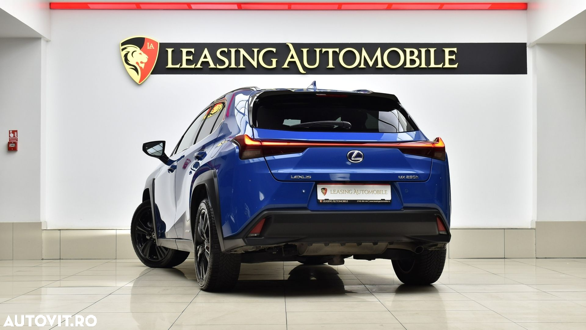 Lexus UX 250h (E-FOUR) Launch Edition - 6