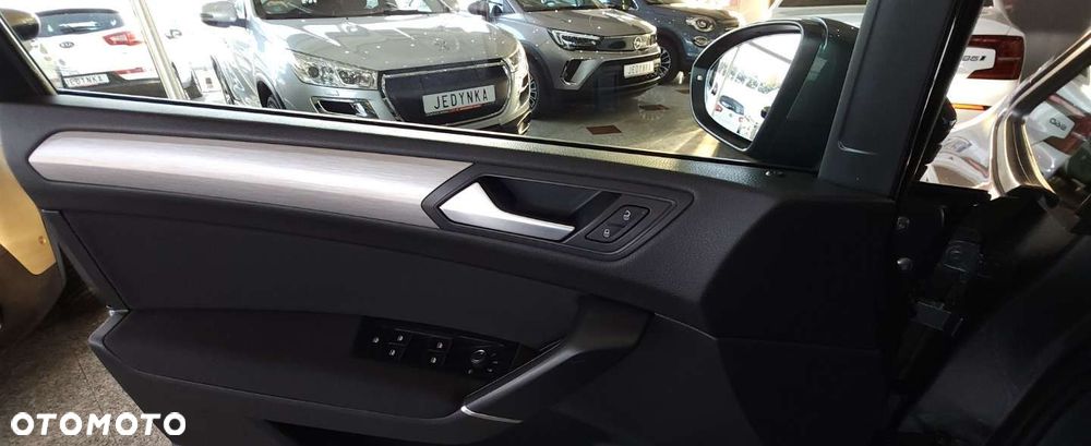 Volkswagen Touran - 29