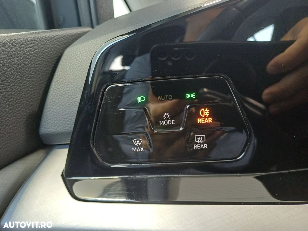 VOLKSWAGEN Golf 2023 — imagine 11