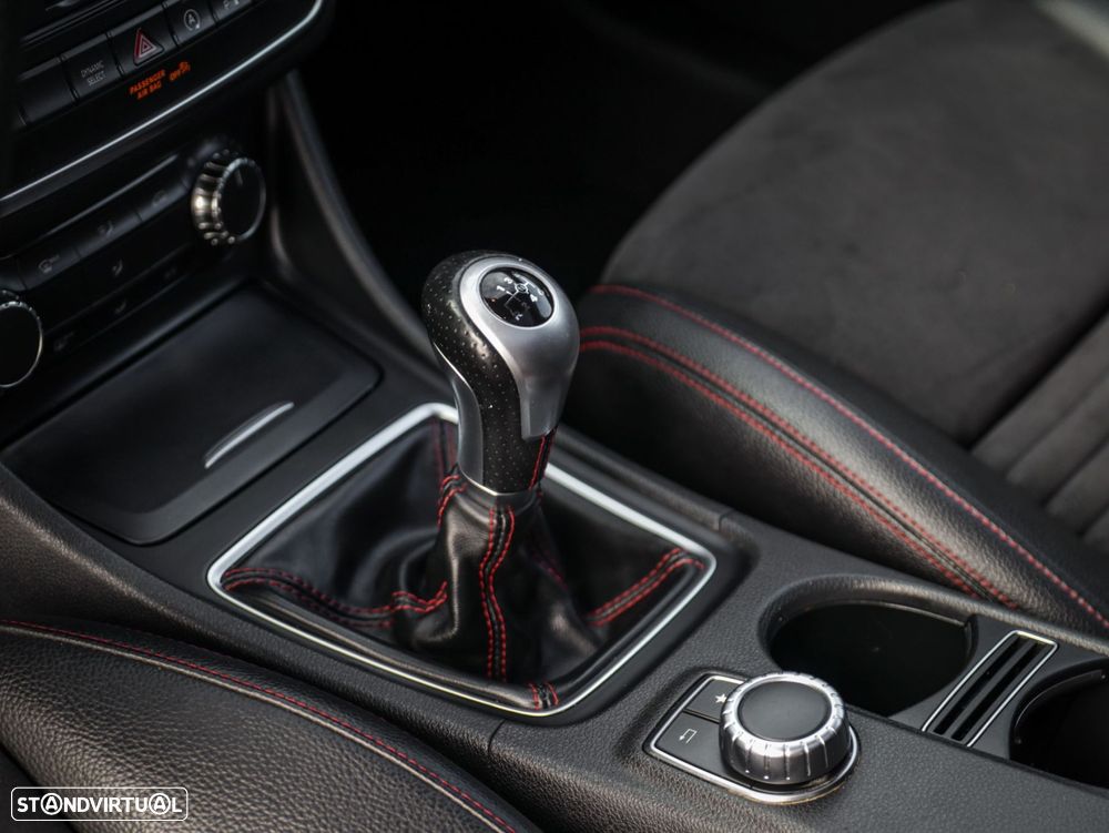 Mercedes-Benz CLA 200 d Shooting Brake AMG Line - 35