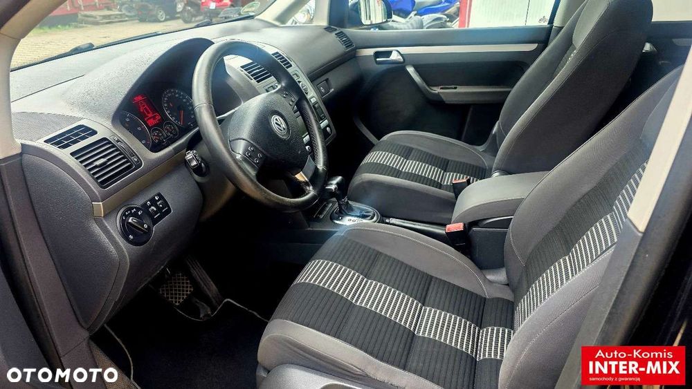 Volkswagen Touran - 19