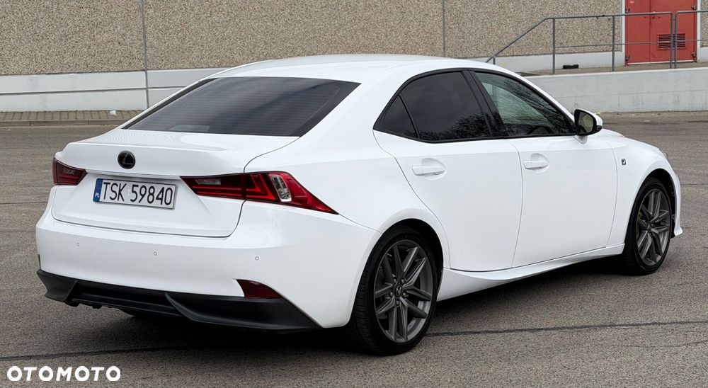 Lexus IS 300h F Sport - 4
