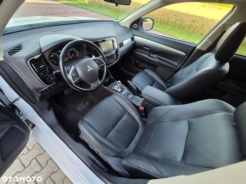 Mitsubishi Outlander 2.0 4WD Top - 28