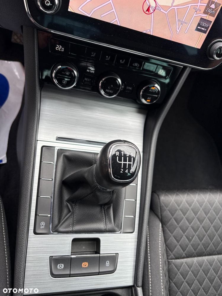 Skoda Superb 2.0 TDI Sportline - 24