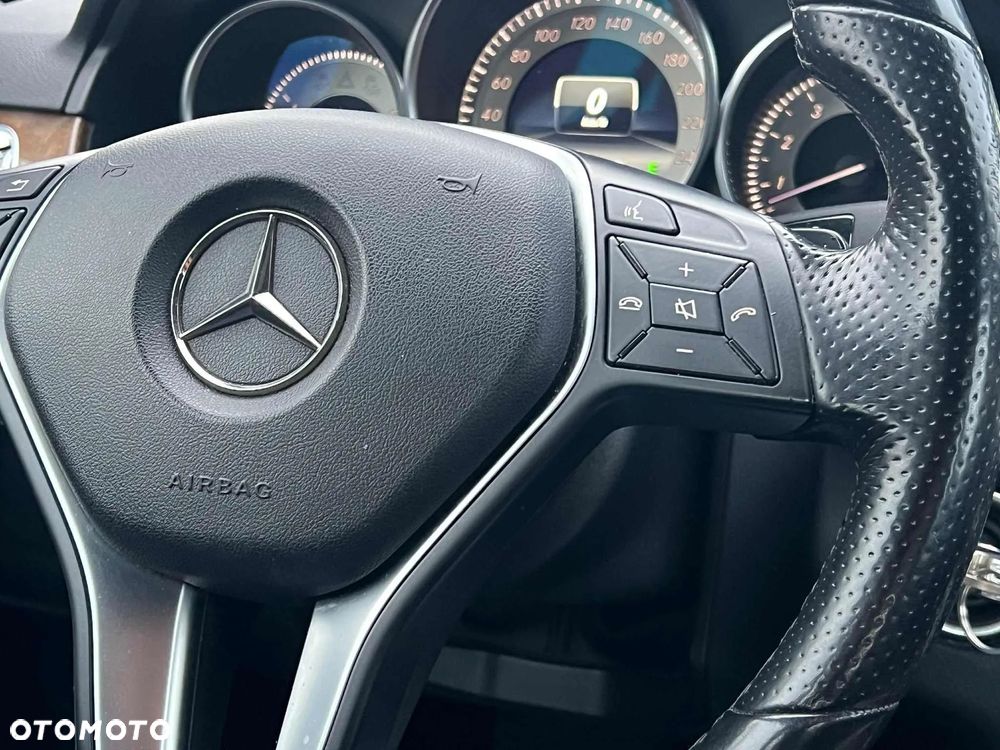 Mercedes-Benz Klasa E - 27