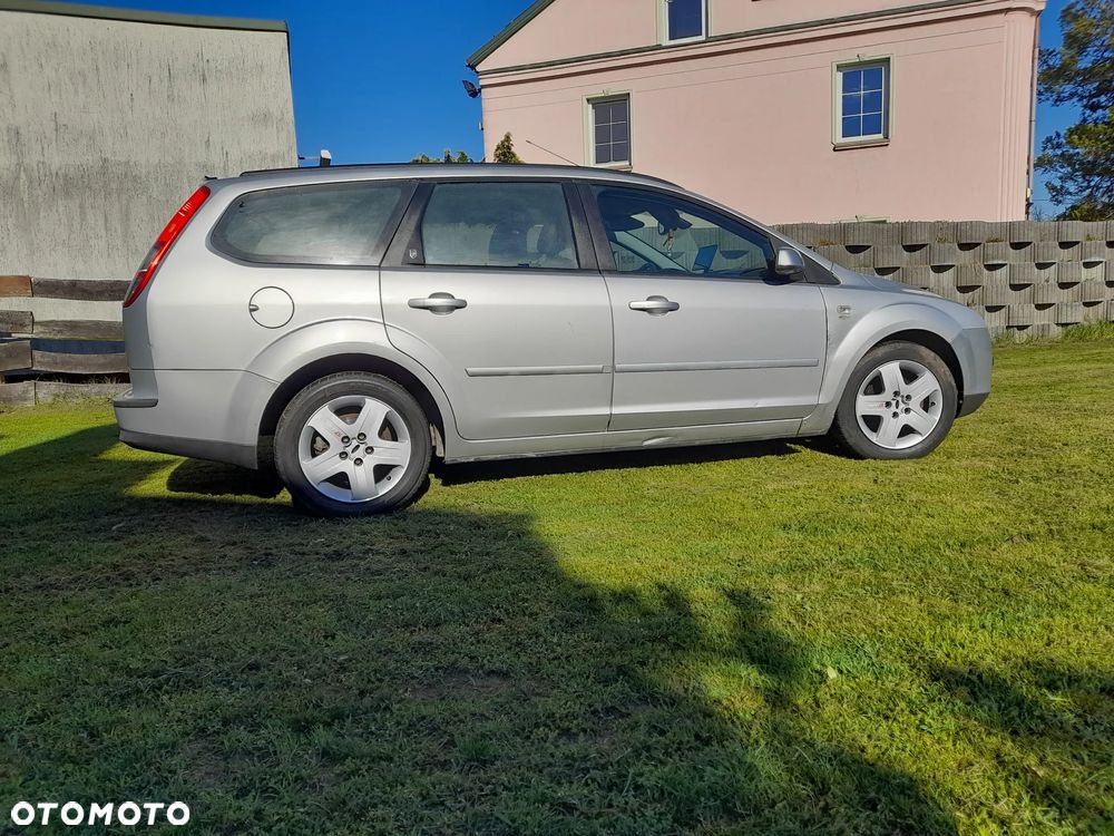 Ford Focus 1.6 TDCi DPF Ghia - 4