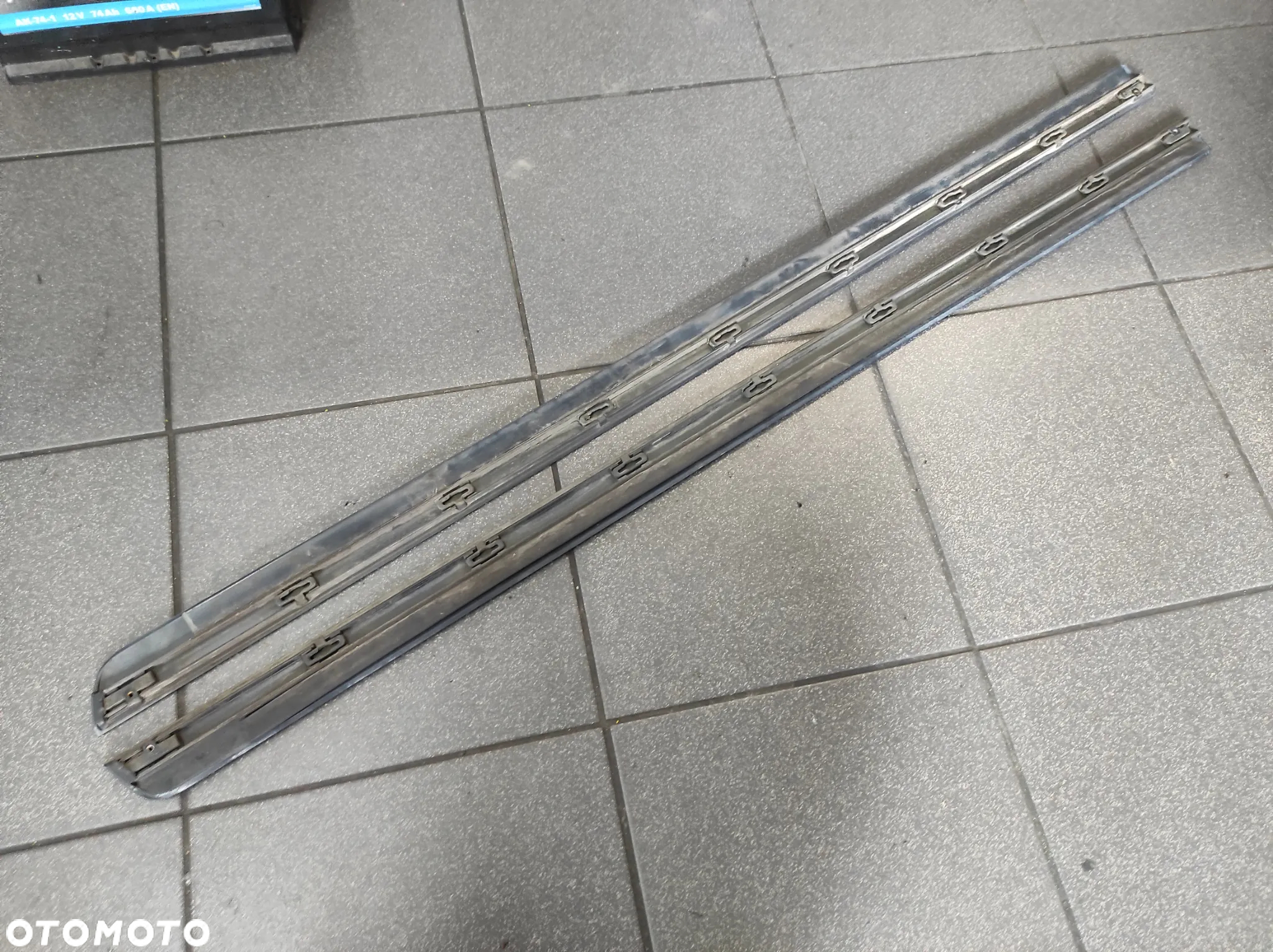 AUDI A3 8P 8P3 3 DRZWI LISTWA LISTWY DOLNE DRZWI LEWA PRAWA SZARE WYSYŁKA !!!! - 2