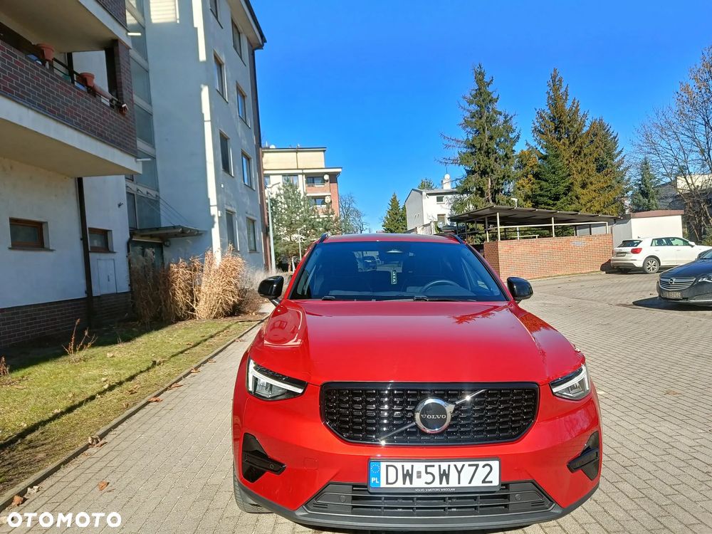Volvo XC 40 B3 Ultra Dark - 1