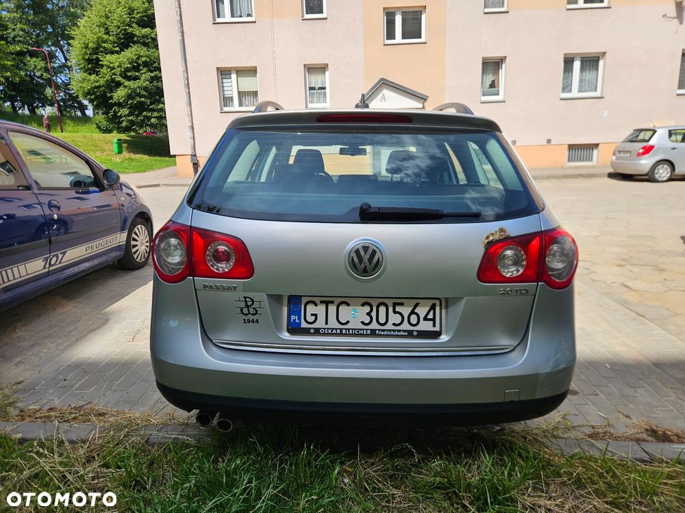 Volkswagen Passat 2.0 TDI Trendline DSG - 4