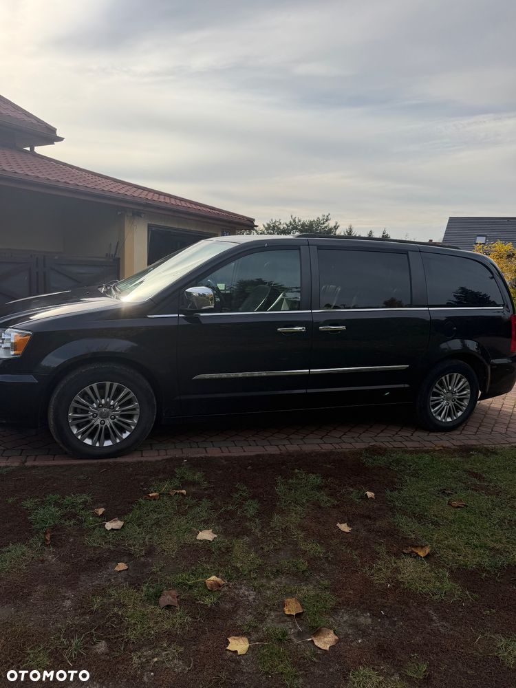 Chrysler Town & Country 2014 photo 4