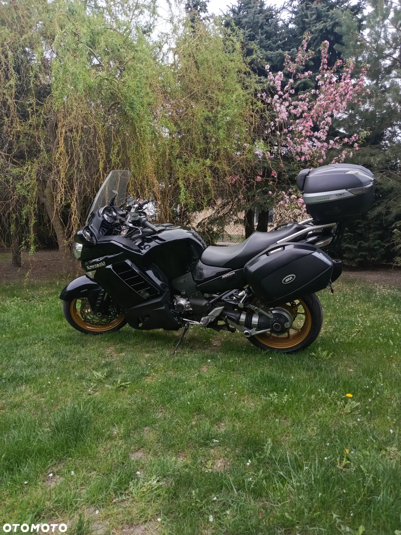 Kawasaki GTR - 15