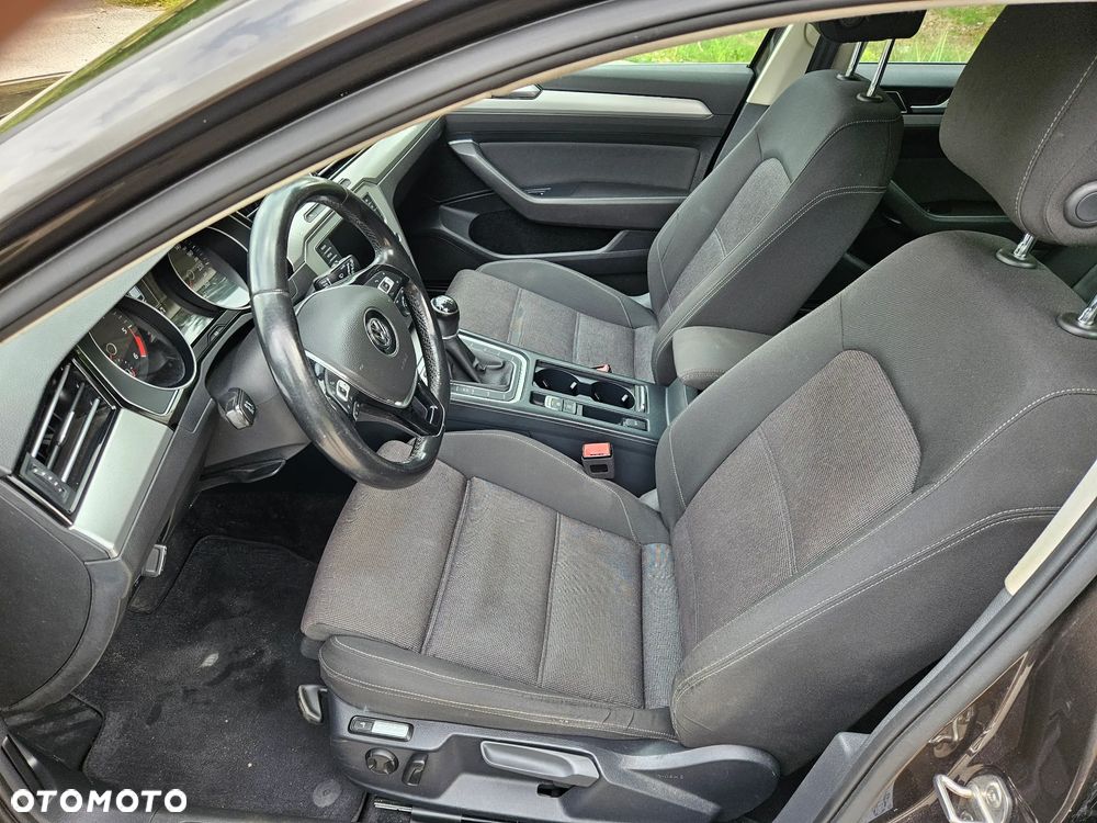 Volkswagen Passat - 12