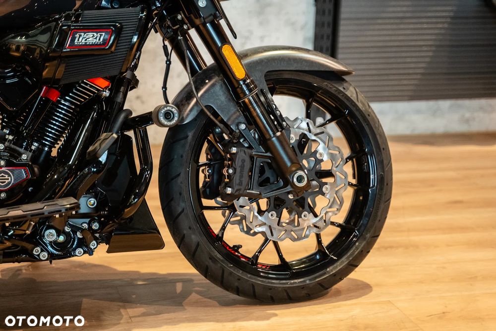 Harley-Davidson CVO Street Glide - 31