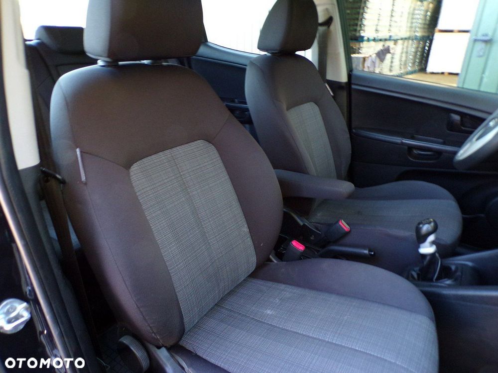 Kia Venga - 30