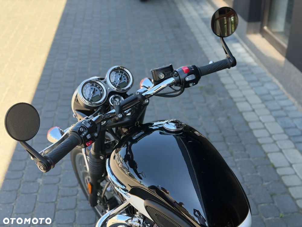Triumph Bonneville - 22