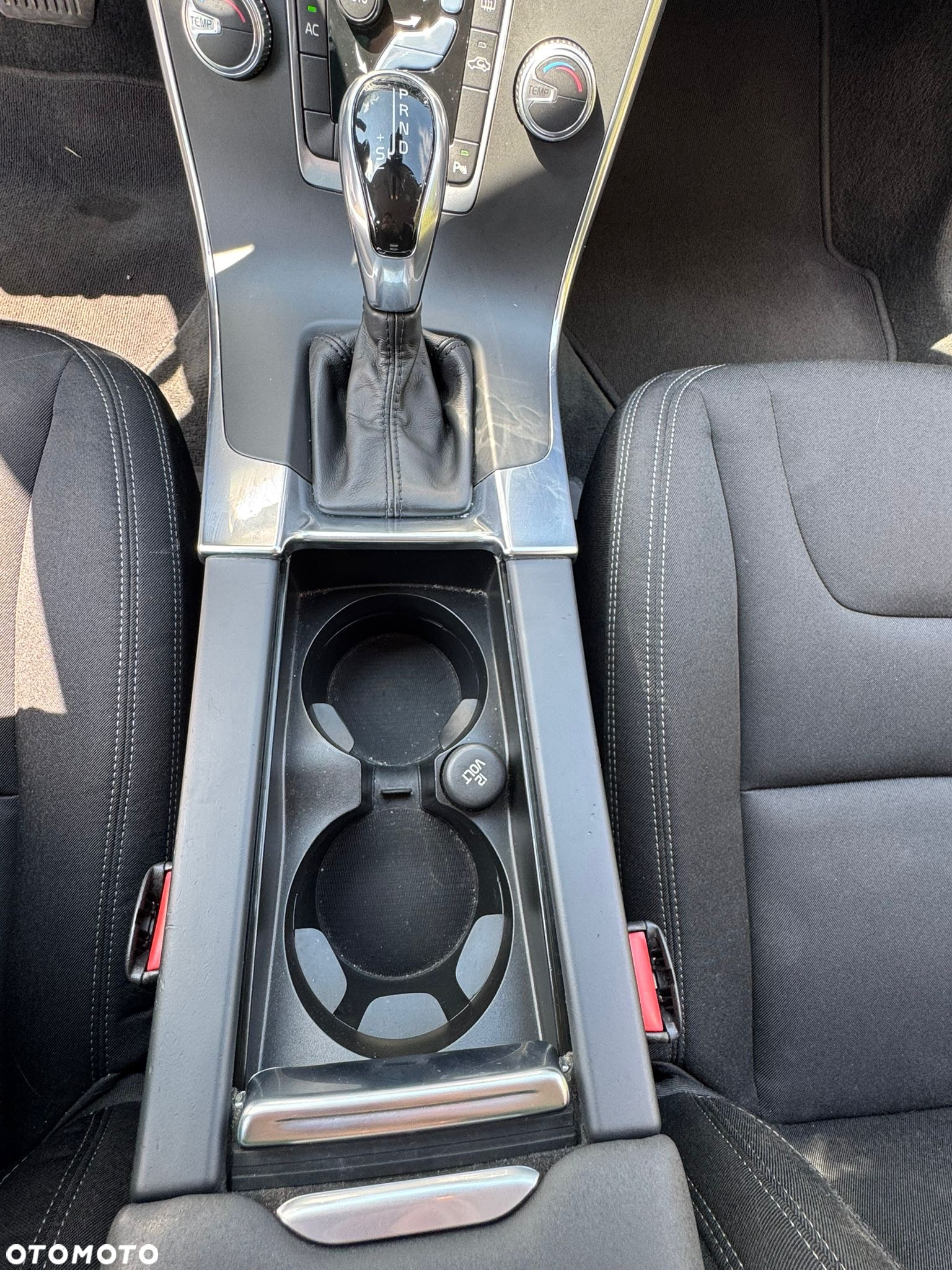 Volvo V60 D2 Momentum - 25