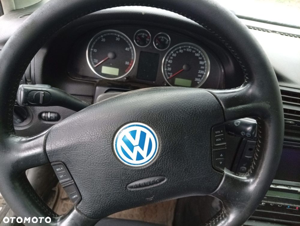 Volkswagen Passat - 6