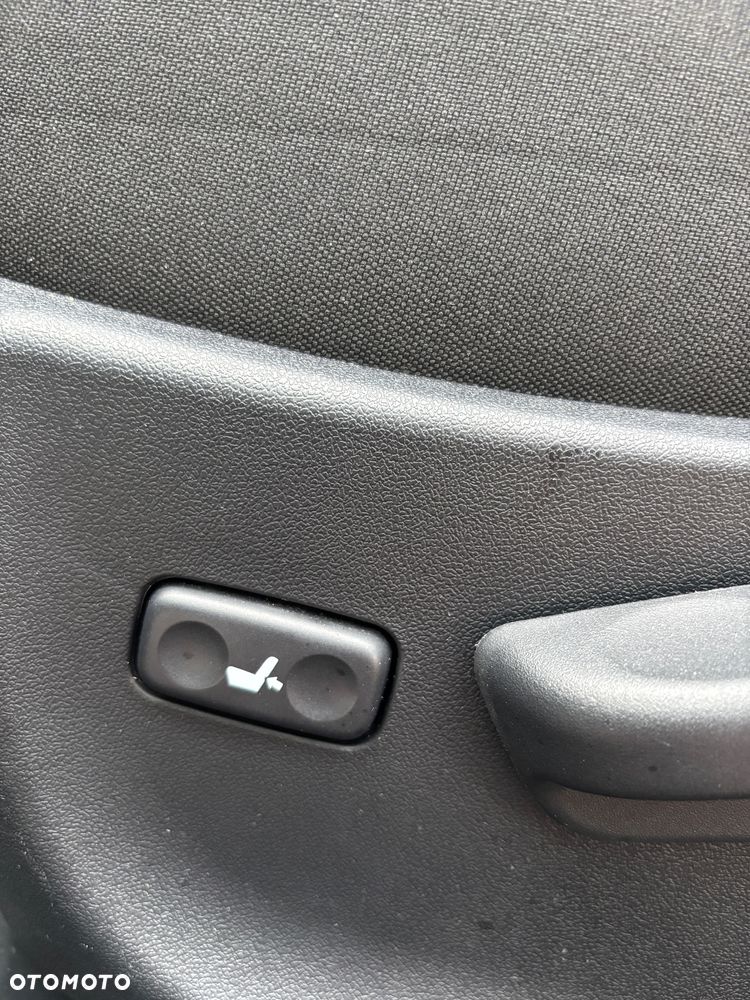 Toyota Avensis 2.2 D-CAT Sol - 15